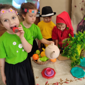 Zabawy teatralno-literackie "Żabek"