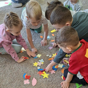 W naszym ogródeczku- zajęcia przyrodniczo- doświadczalne w gr. Dinusie