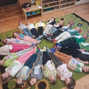 Dzień Kolorowej Skarpetki w grupie "Jeżyki". 