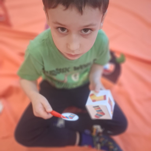 Dzień Kolorowej Skarpetki w grupie "Jeżyki". 