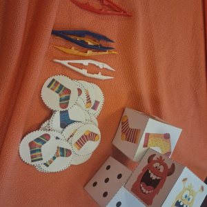 Dzień Kolorowej Skarpetki w grupie "Jeżyki". 