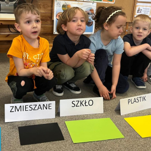 Eko - edukacja z okazji DNIA ZIEMI w grupie "ŻABEK".