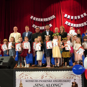 Konkurs piosenki angielskiej "Sing Along" .