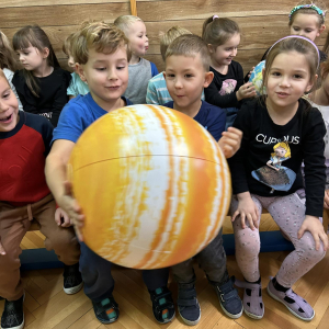 Zapoznanie z wyglądem i nazwami planet