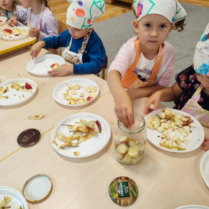 Kolejne etapy robienia kompotów