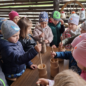 WYCIECZKA GRUPY DINUSIE I ŻABKI DO RANCZA ARTEMIDY