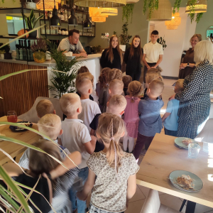 Przyjęcie "Żabek" w restauracji.