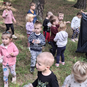 "Poziomki" sprzątają świat