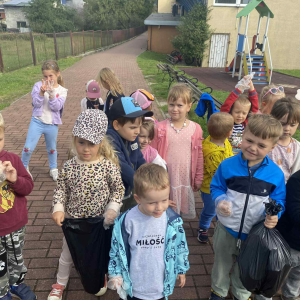 "Wiewiórki" i "Biedronki"sprzątają świat