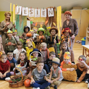 "Dinusie" witają jesień