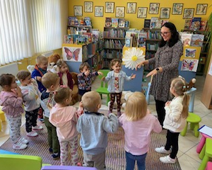 Realizacja programu „Znane, lubiane, lecz zapominane, czyli o roli bajek i baśni w edukacji przedszkolnej” w grupie II „Serduszek”