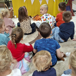 Grupa "Dinusie" w bibliotece
