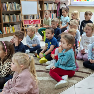 Grupa "Dinusie" w bibliotece