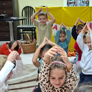 Grupa "Dinusie" w bibliotece
