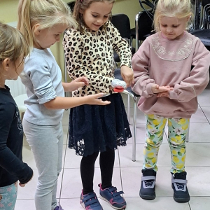 Grupa "Dinusie" w bibliotece