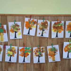 Praca plastyczna "Jesienne drzewo"