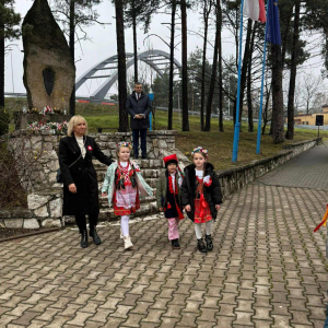 Obchody Dnia Niepodległości z udziałem przedszkolaków z Miejskiego Przedszkola w Bukownie