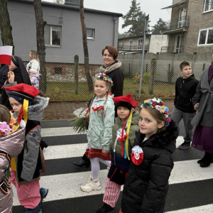 Obchody Dnia Niepodległości z udziałem przedszkolaków z Miejskiego Przedszkola w Bukownie