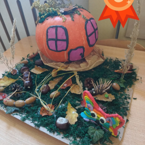 Konkurs na najciekawiej ozdobioną dynię w grupie ”Wiewiórek” i ”Biedronek”.
