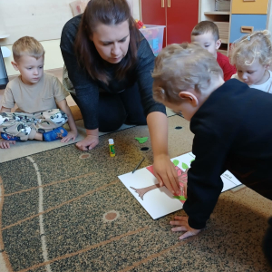 Realizacja projektu edukacyjnego ”Nasza Konstytucja. Obywatelskie ABC dla najmłodszych” w grupie ”Wiewiórek” i ”Biedronek”.