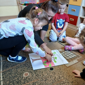 Realizacja projektu edukacyjnego ”Nasza Konstytucja. Obywatelskie ABC dla najmłodszych” w grupie ”Wiewiórek” i ”Biedronek”.