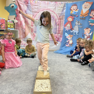 Dzień Postaci z Bajek w grupie "Kropeczek".