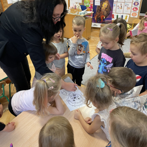 Dzień Postaci z Bajek w grupie "Kropeczek".