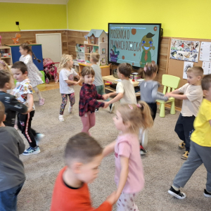 Zabawa przy piosence "Dziecka prawa".