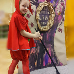 Zabawy teatralno-literackie w grupie V - Żabek.