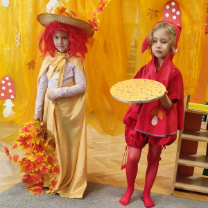 Zabawy teatralno-literackie w grupie V - Żabek.