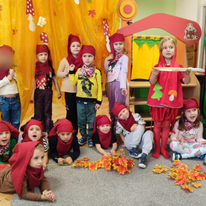 Zabawy teatralno-literackie w grupie V - Żabek.