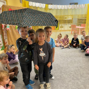 Światowy Dzień Życzliwości i Pozdrowień w grupie „Kropeczek” i „Dinusiów”.