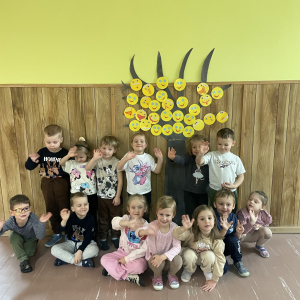 Światowy Dzień Życzliwości i Pozdrowień w grupie „Kropeczek” i „Dinusiów”.