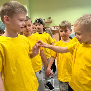 Dzień życzliwości w grupie "Żabek" i "Jezyków".