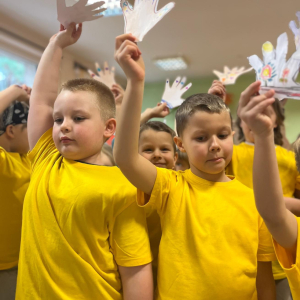 Dzień życzliwości w grupie "Żabek" i "Jezyków".