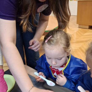 ”Kropeczki” i ”Stokrotki” robią mydełka.