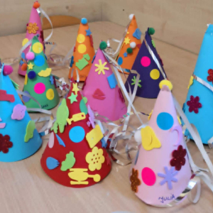 "Czapki karnawałowe"